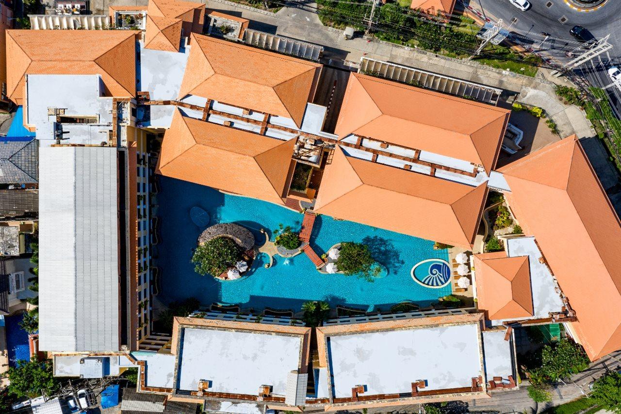 Patong Paragon Resort & Spa Sha Extra Plus Exterior foto Aerial view of the hotel