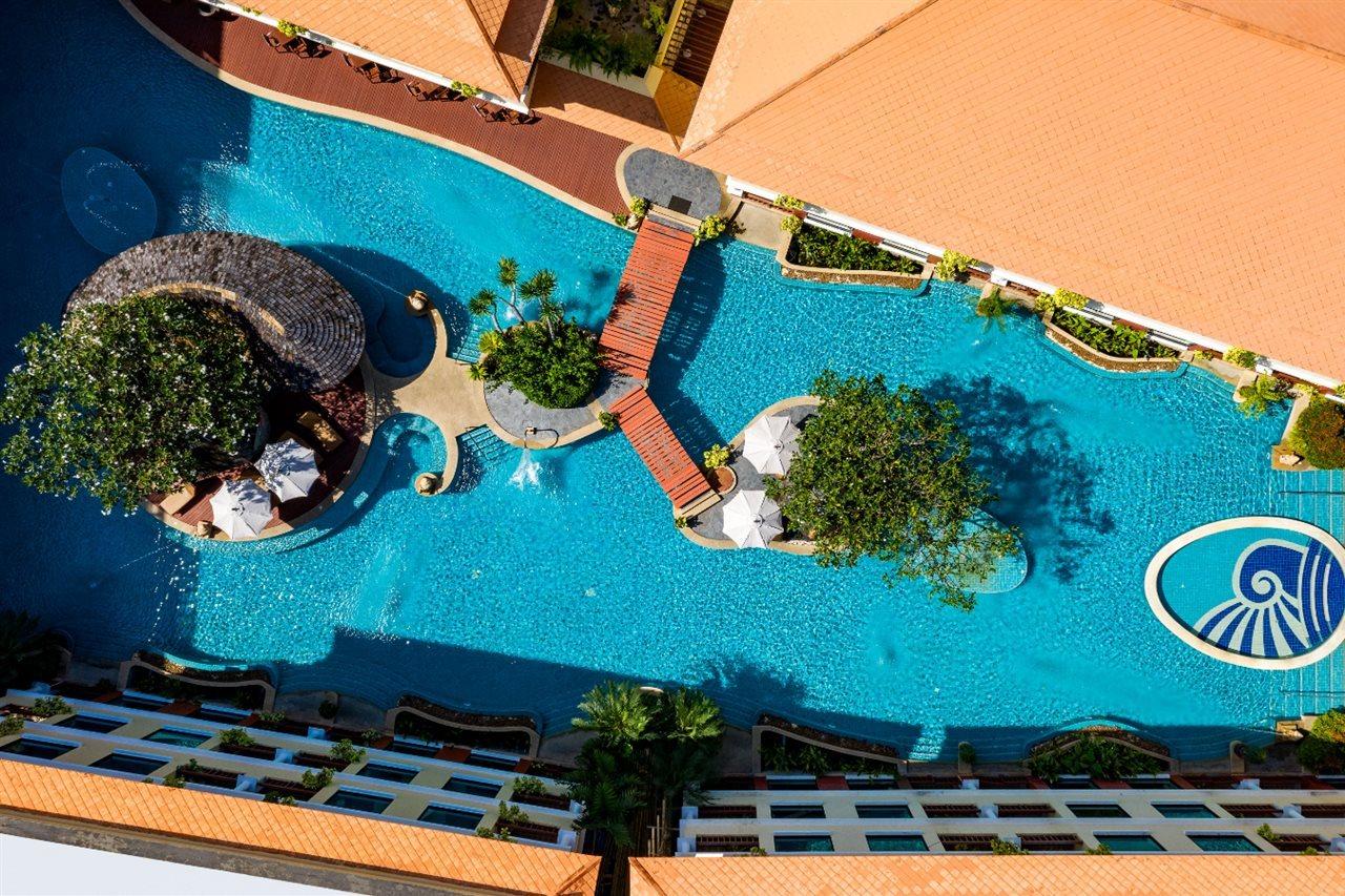Patong Paragon Resort & Spa Sha Extra Plus Exterior foto The pool at the Royal Paradise Hotel & Spa