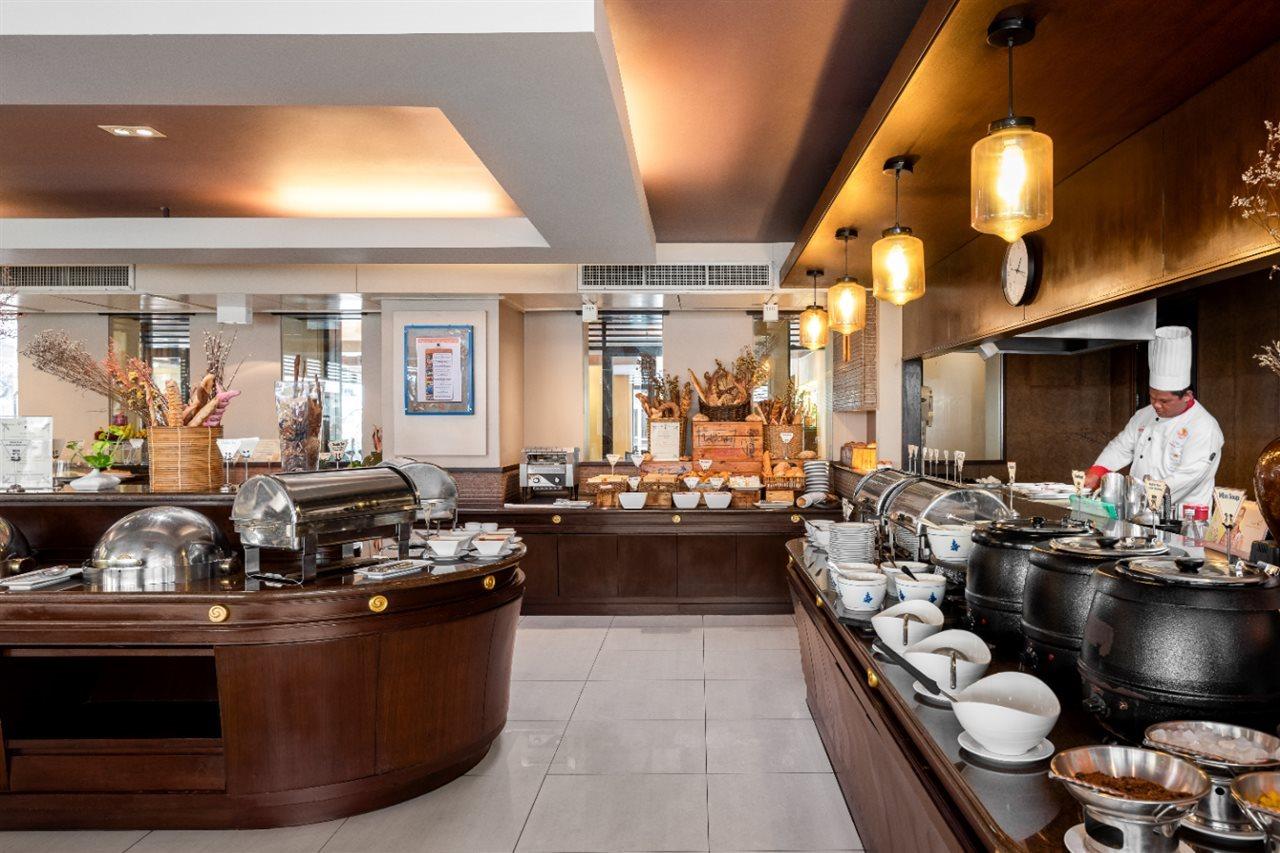 Patong Paragon Resort & Spa Sha Extra Plus Exterior foto The buffet at the hotel