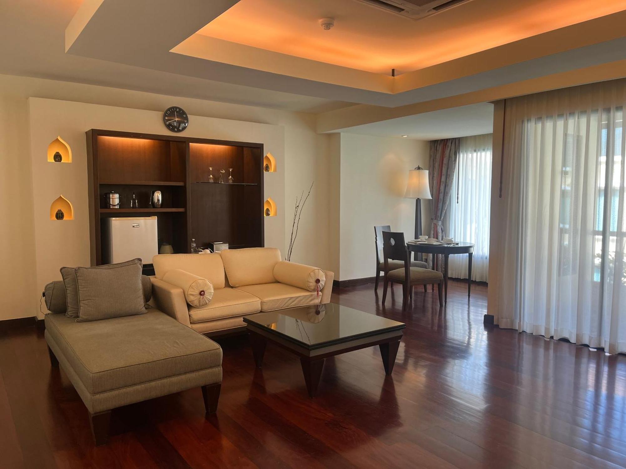 Patong Paragon Resort & Spa Sha Extra Plus Exterior foto A suite at the hotel