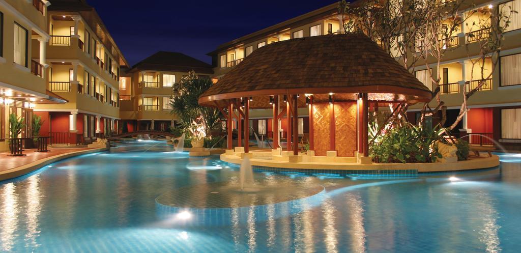 Patong Paragon Resort & Spa Sha Extra Plus Exterior foto The swimming pool at the Royal Thai Suite