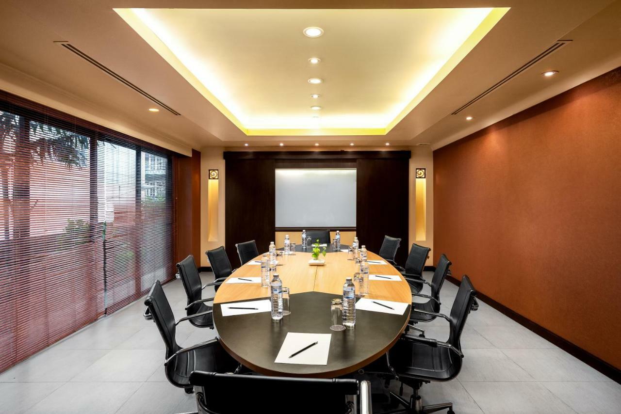 Patong Paragon Resort & Spa Sha Extra Plus Exterior foto Meeting room