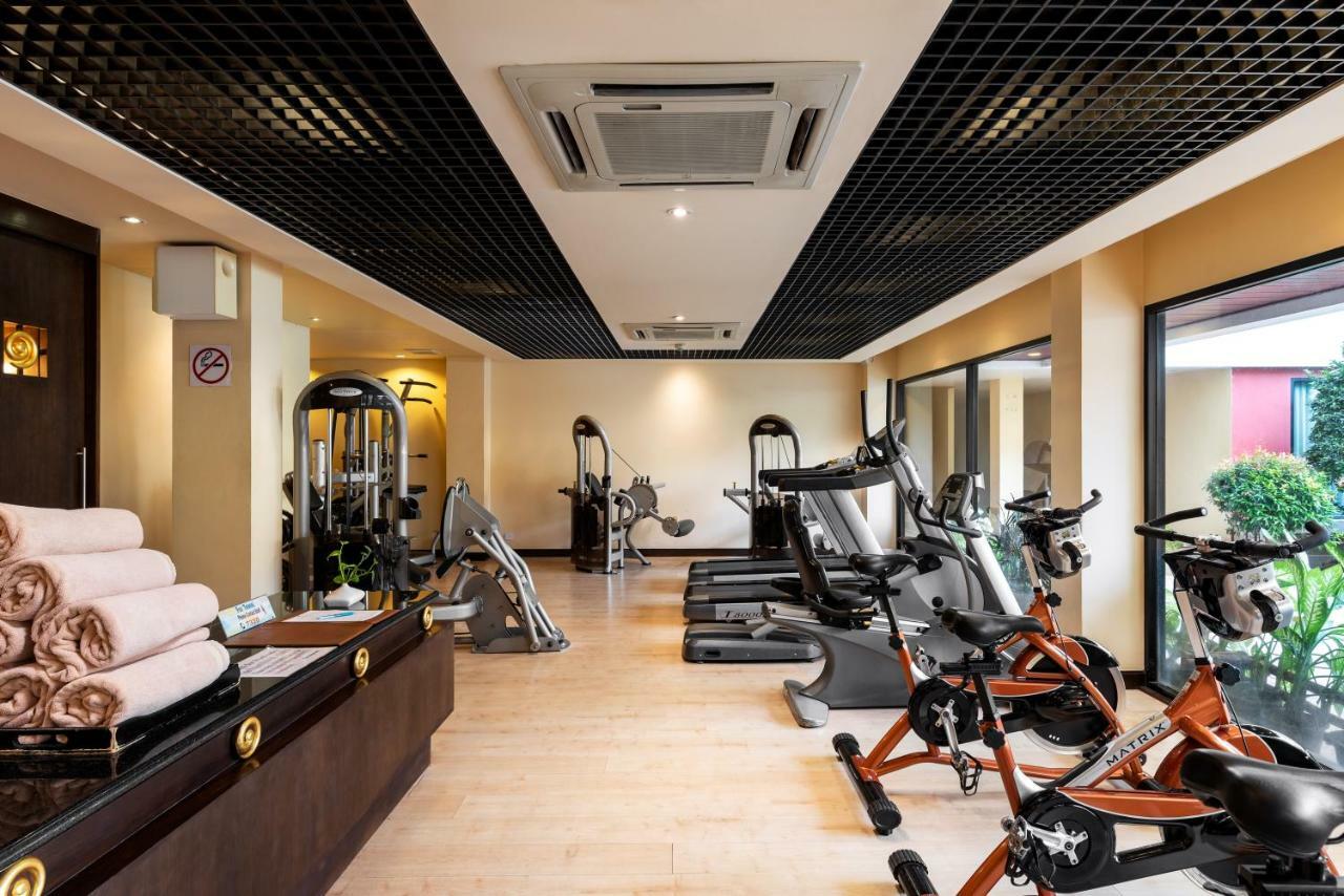 Patong Paragon Resort & Spa Sha Extra Plus Exterior foto A gym at a hotel