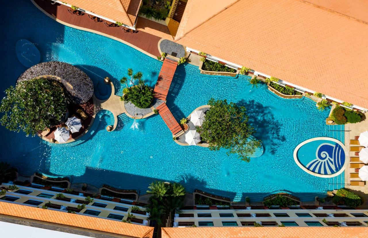 Patong Paragon Resort & Spa Sha Extra Plus Exterior foto Aerial view of the pool at the Royal Wing Hotel